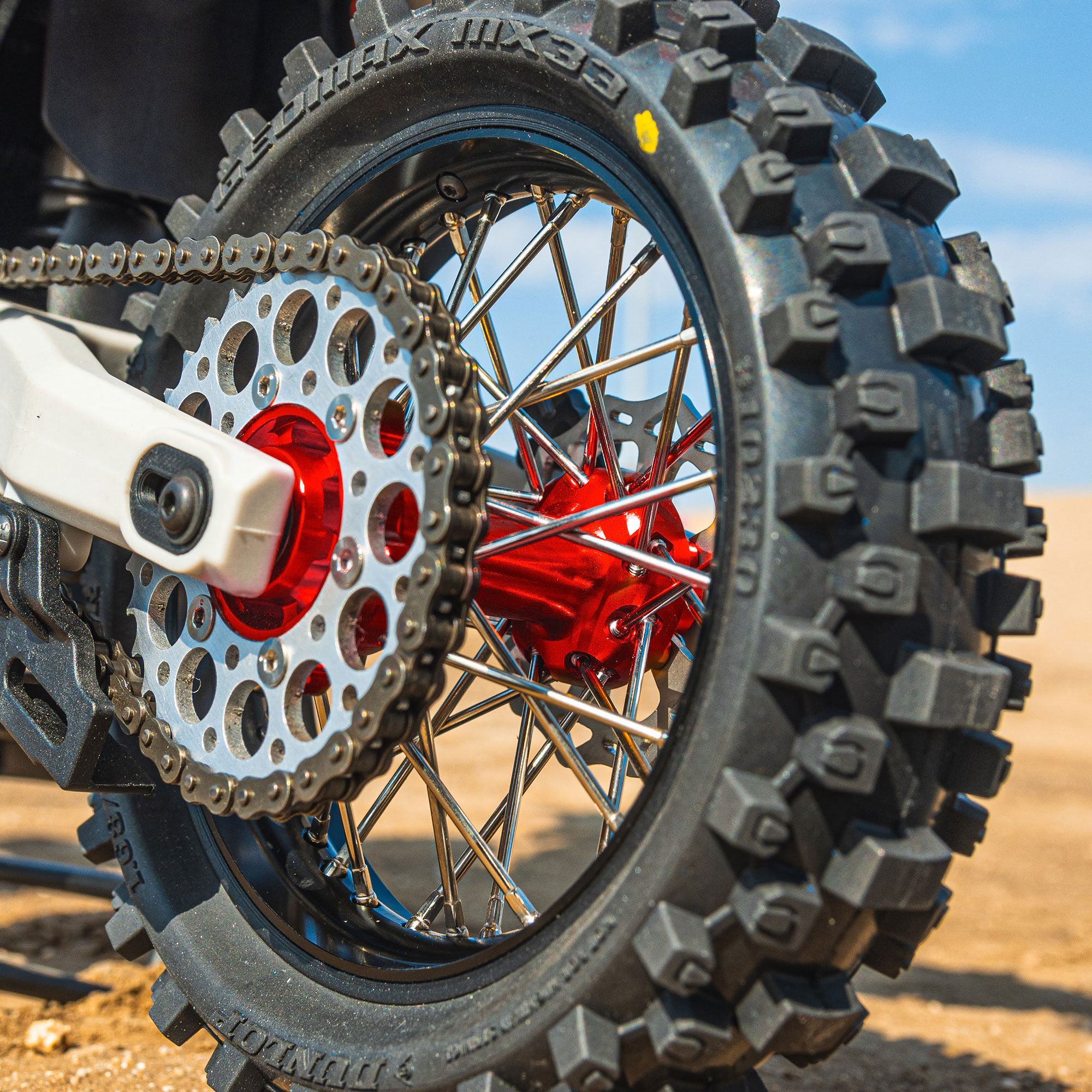 Pro-Line Racing 1/4 Pro-Spec Aluminum F/R Wheel Black/Red Dunlop